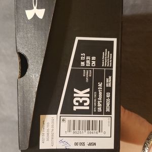 Under Armour Boys Size 13 Grey tennis shoe